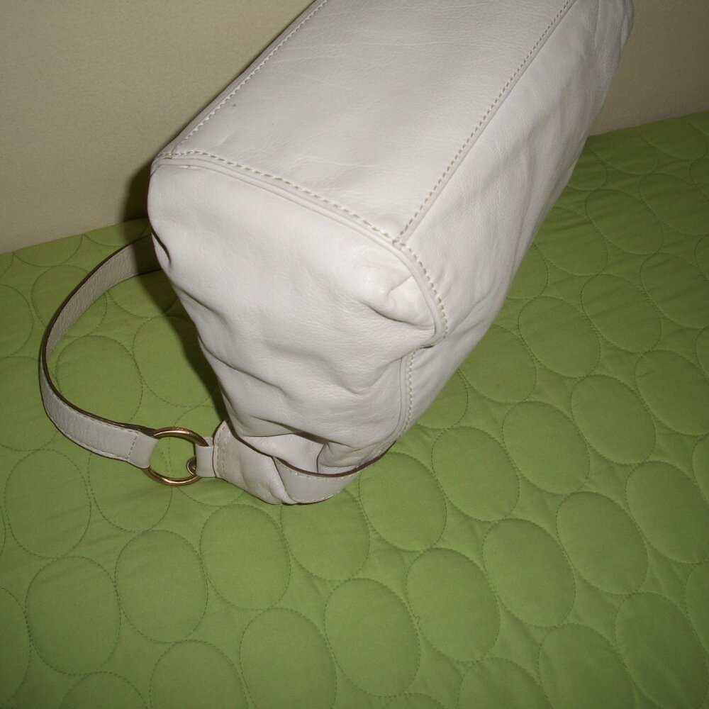 Michael Kors Vintage White Leather Shoulder Bag - Picture 10 of 16